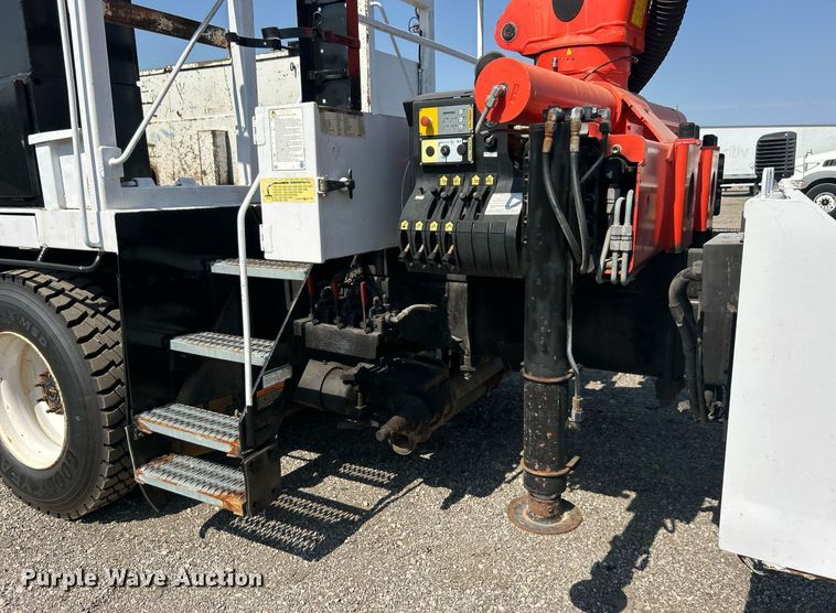 image for item EG1135 2007 Freightliner  Business Class M2 crane truck