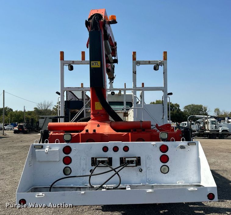 image for item EG1135 2007 Freightliner  Business Class M2 crane truck