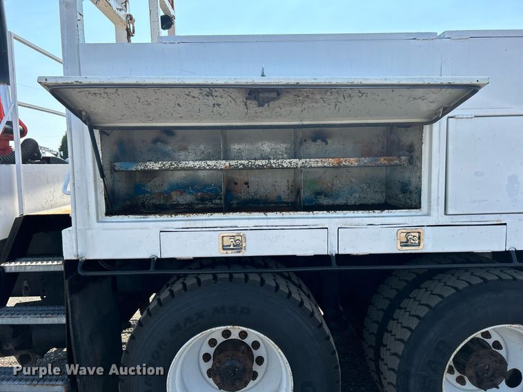 image for item EG1135 2007 Freightliner  Business Class M2 crane truck