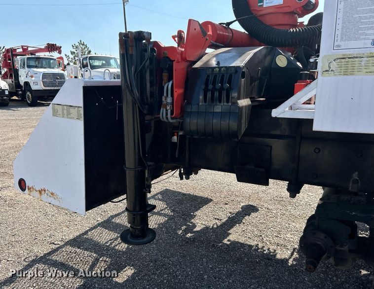 image for item EG1135 2007 Freightliner  Business Class M2 crane truck