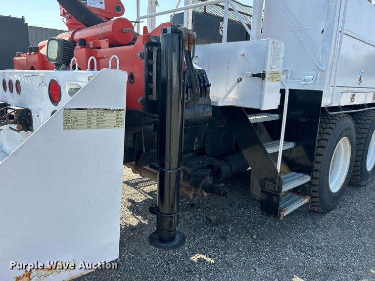 image for item EG1135 2007 Freightliner  Business Class M2 crane truck