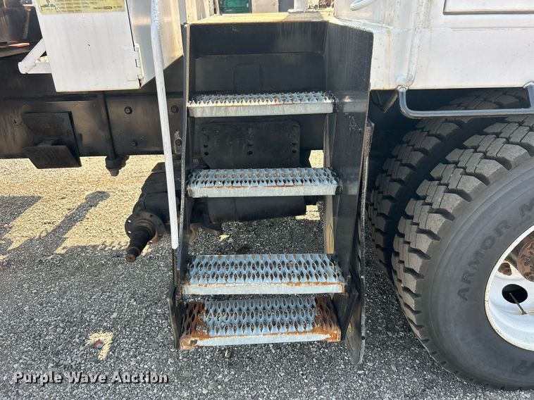 image for item EG1135 2007 Freightliner  Business Class M2 crane truck