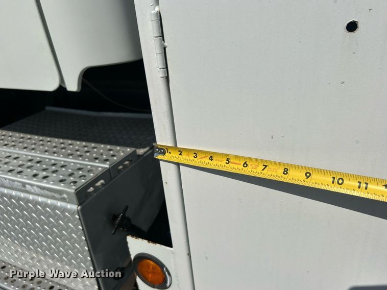 image for item EG1135 2007 Freightliner  Business Class M2 crane truck