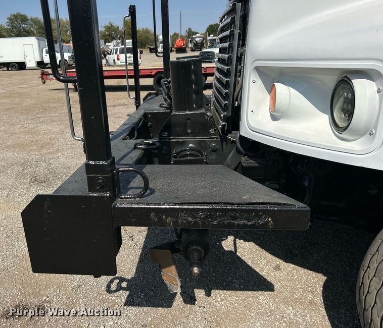 image for item EG1135 2007 Freightliner  Business Class M2 crane truck