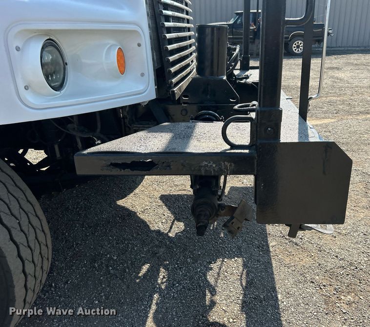 image for item EG1135 2007 Freightliner  Business Class M2 crane truck