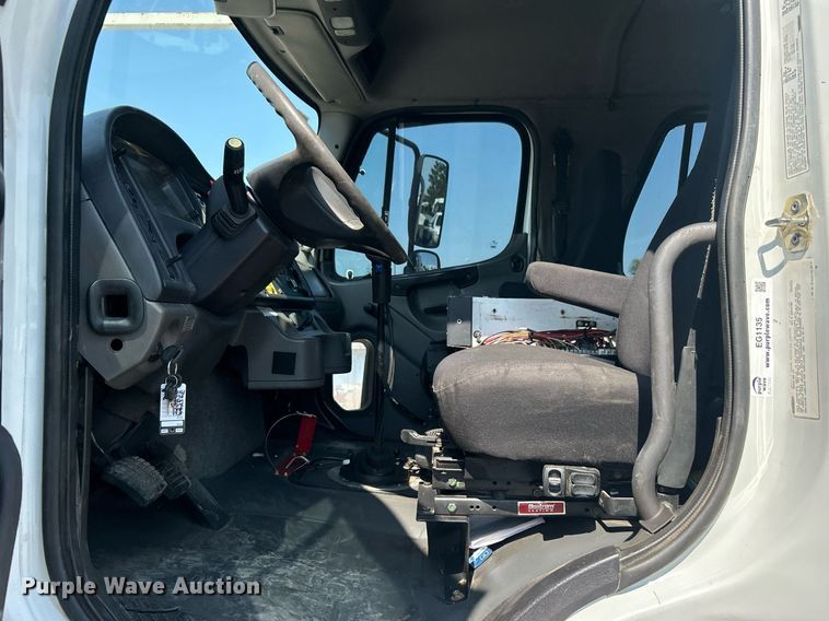 image for item EG1135 2007 Freightliner  Business Class M2 crane truck