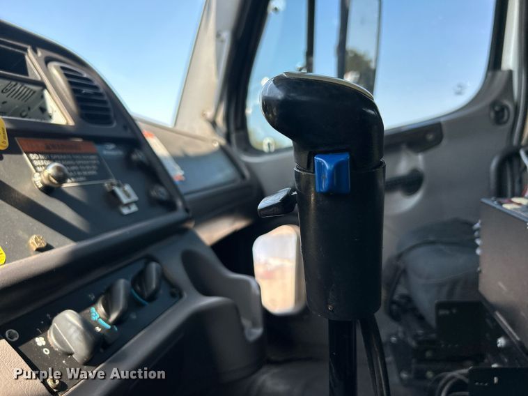 image for item EG1135 2007 Freightliner  Business Class M2 crane truck