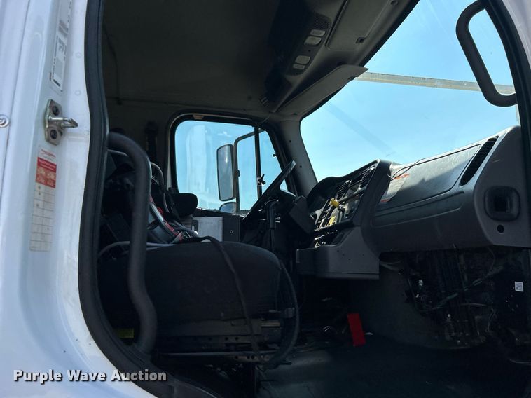 image for item EG1135 2007 Freightliner  Business Class M2 crane truck