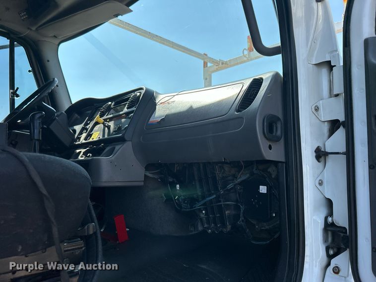 image for item EG1135 2007 Freightliner  Business Class M2 crane truck