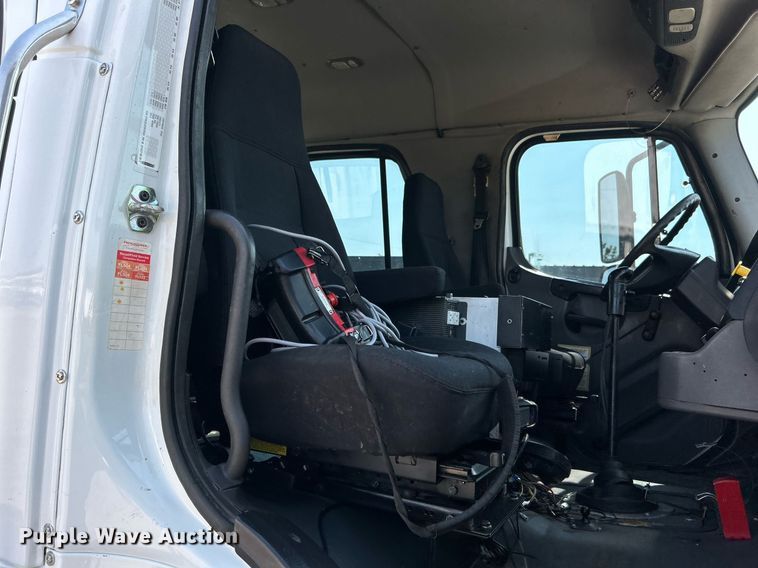 image for item EG1135 2007 Freightliner  Business Class M2 crane truck