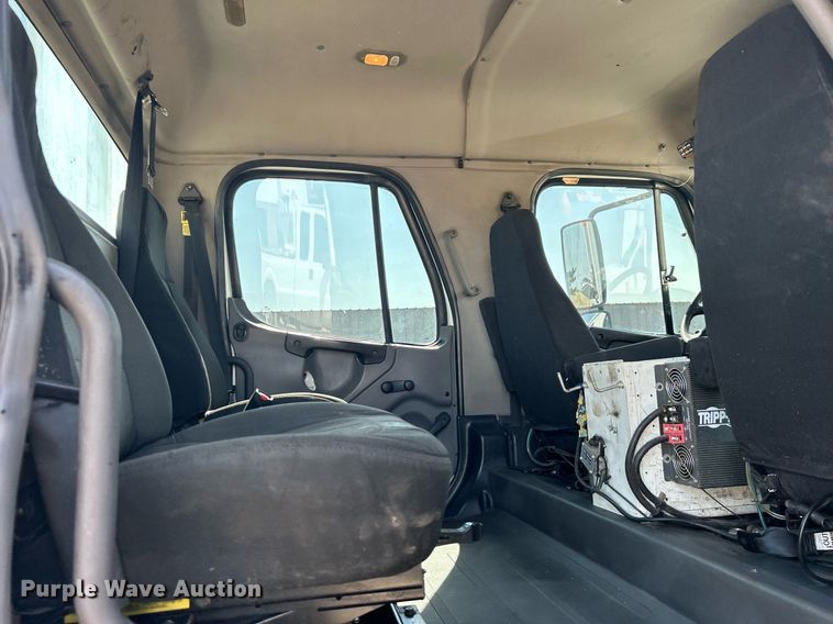 image for item EG1135 2007 Freightliner  Business Class M2 crane truck