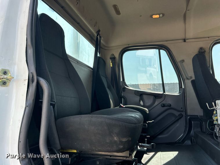 image for item EG1135 2007 Freightliner  Business Class M2 crane truck