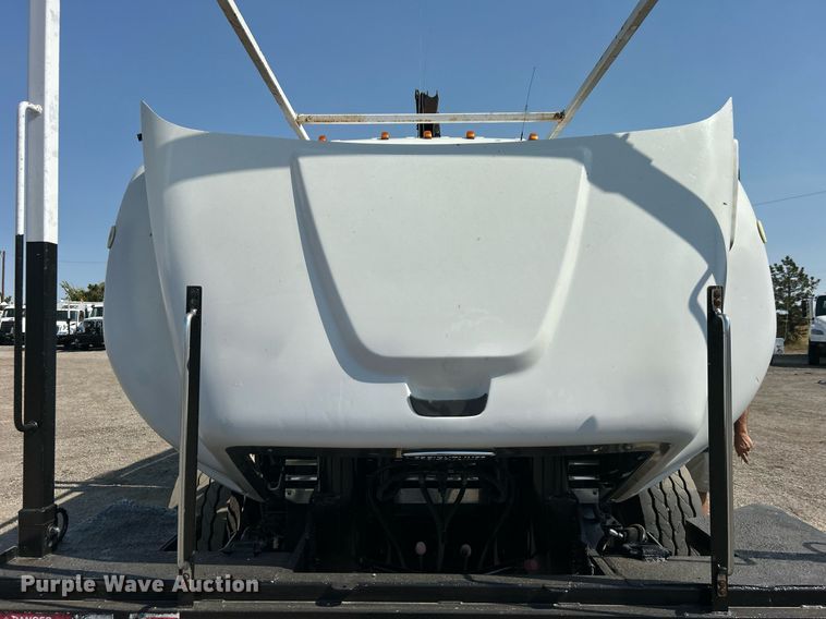 image for item EG1135 2007 Freightliner  Business Class M2 crane truck