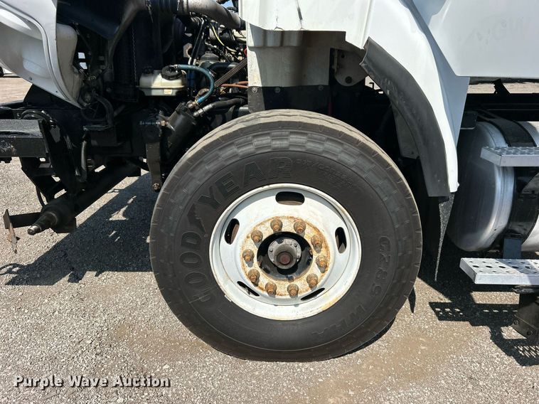 image for item EG1135 2007 Freightliner  Business Class M2 crane truck