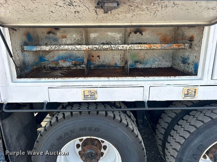 image for item EG1135 2007 Freightliner  Business Class M2 crane truck