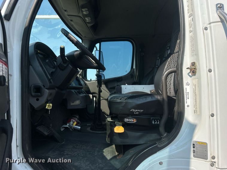image for item EG1138 2007 Freightliner  Business Class M2 Crew Cab crane truck