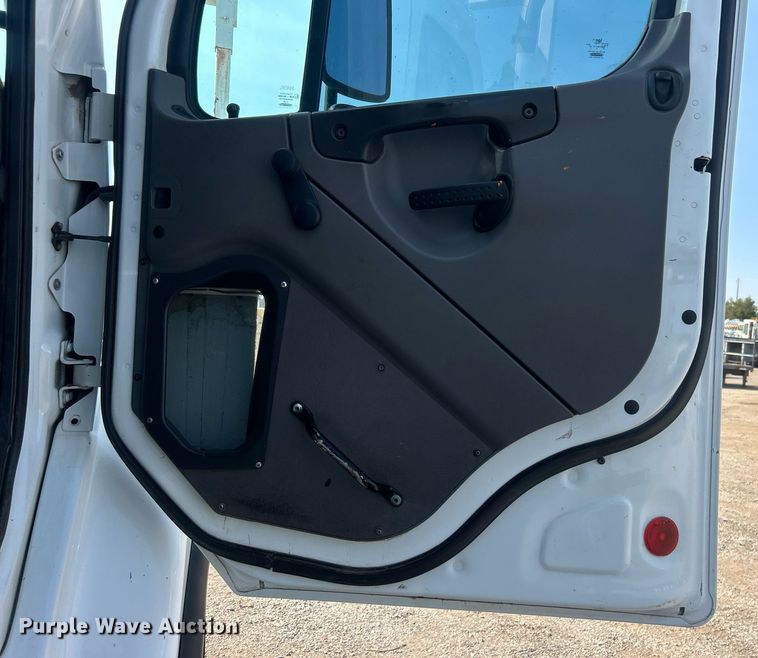 image for item EG1138 2007 Freightliner  Business Class M2 Crew Cab crane truck