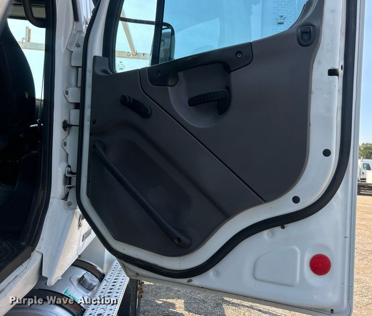 image for item EG1138 2007 Freightliner  Business Class M2 Crew Cab crane truck