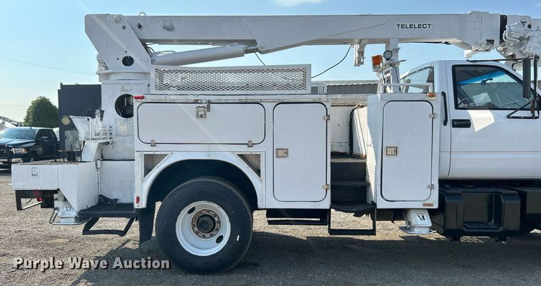 image for item EG1143 1992 Chevrolet  Kodiak C6500 digger derrick truck