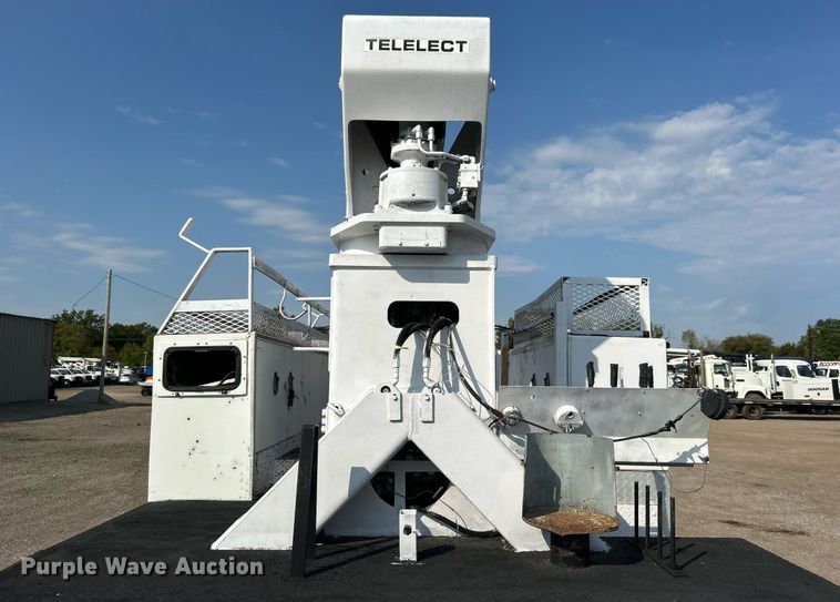 image for item EG1143 1992 Chevrolet  Kodiak C6500 digger derrick truck