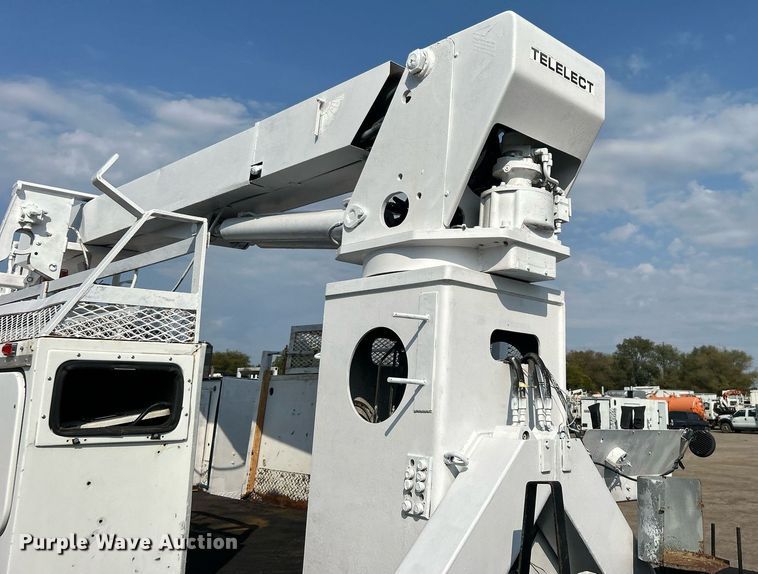 image for item EG1143 1992 Chevrolet  Kodiak C6500 digger derrick truck