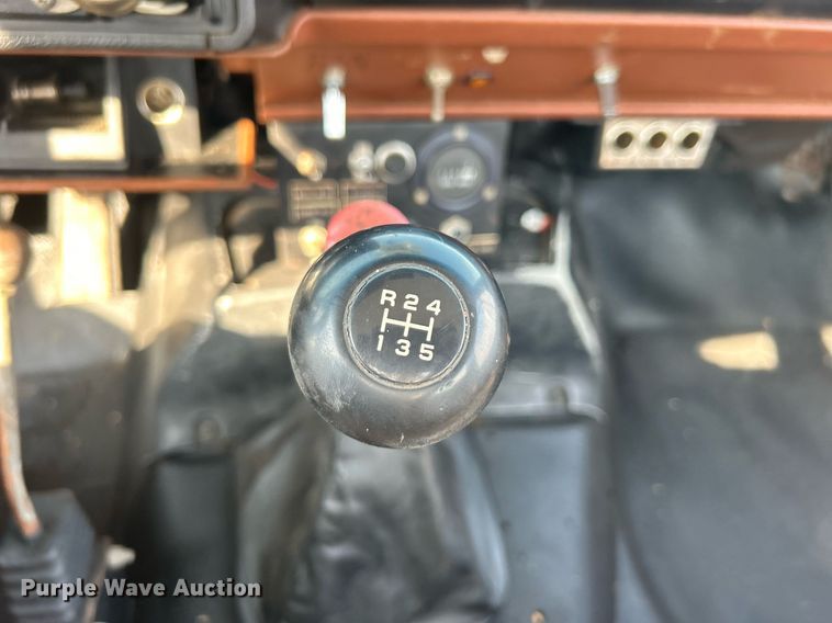 image for item EG1143 1992 Chevrolet  Kodiak C6500 digger derrick truck