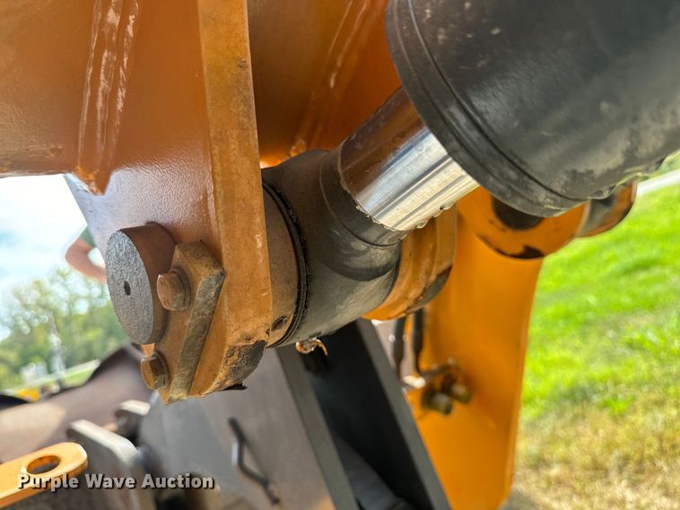 image for item EG6680 2017 Case 221F wheel loader