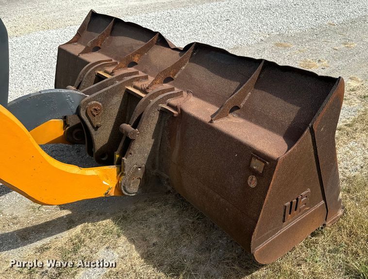 image for item EG6680 2017 Case 221F wheel loader