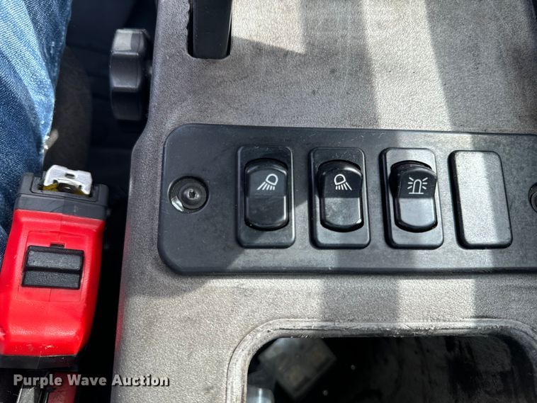 image for item EG6680 2017 Case 221F wheel loader