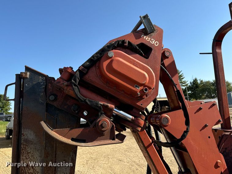 image for item EG6788 2001 Ditch Witch 8020  vibratory cable plow