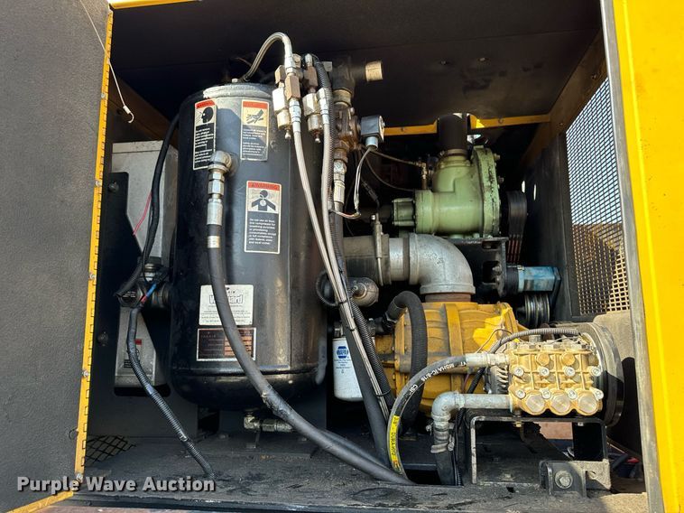 image for item EG6791 2012 Ford F550 Super Duty vacuum truck