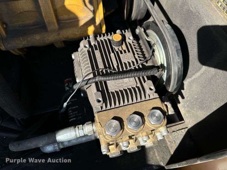 image for item EG6791 2012 Ford F550 Super Duty vacuum truck