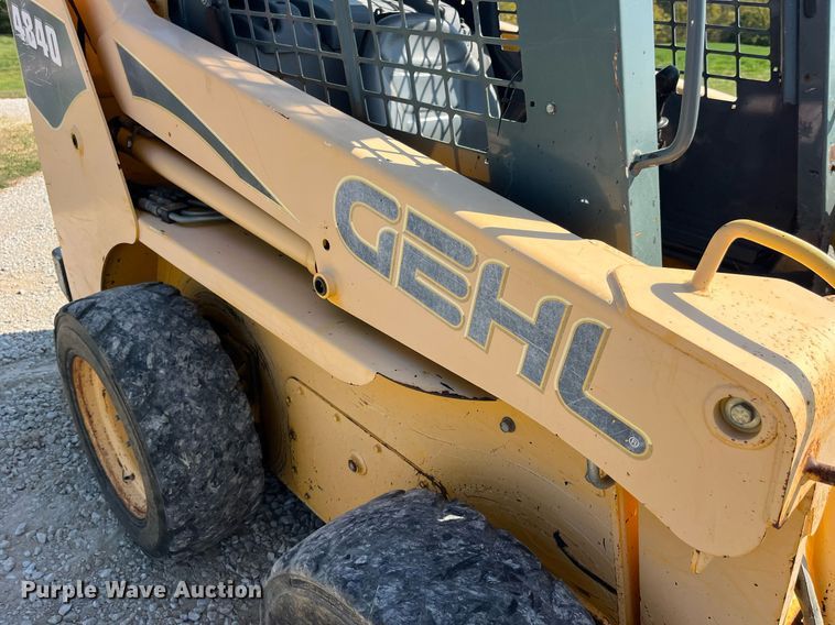 image for item EH2839 Gehl 4840 skid steer loader