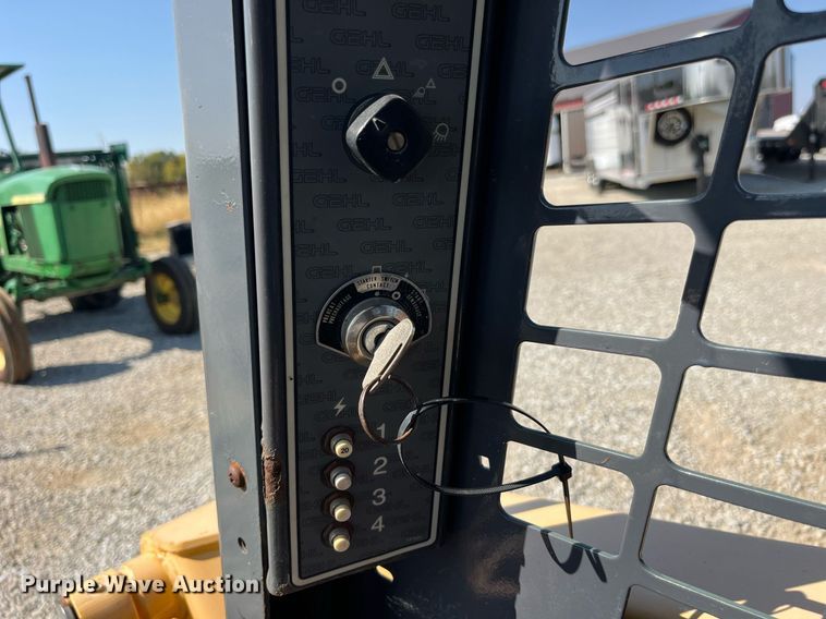 image for item EH2839 Gehl 4840 skid steer loader