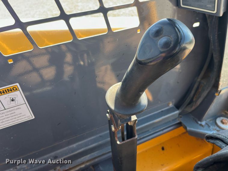 image for item EH2839 Gehl 4840 skid steer loader