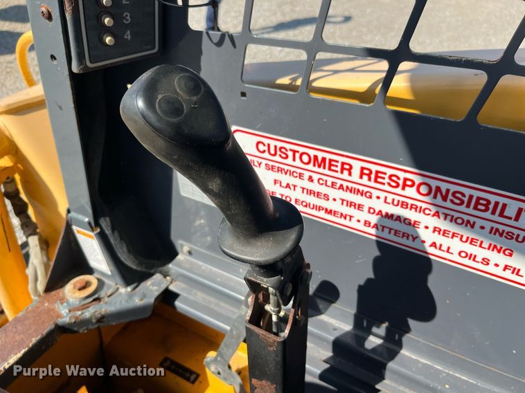 image for item EH2839 Gehl 4840 skid steer loader