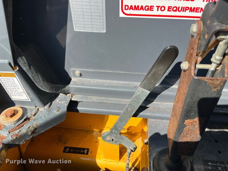 image for item EH2839 Gehl 4840 skid steer loader