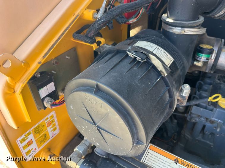 image for item EH2839 Gehl 4840 skid steer loader