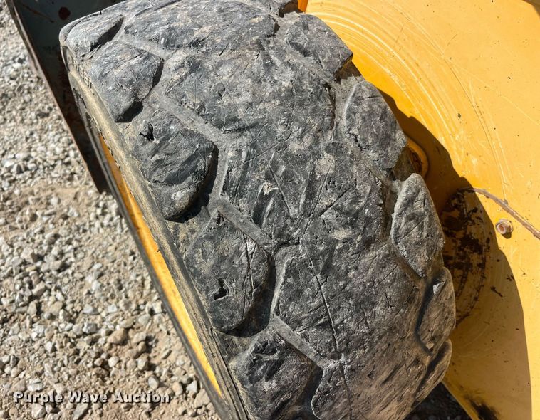 image for item EH2839 Gehl 4840 skid steer loader