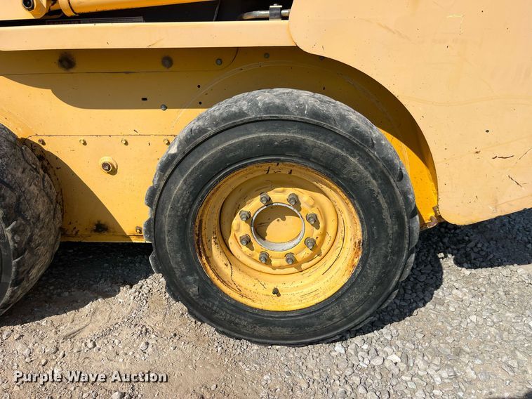 image for item EH2839 Gehl 4840 skid steer loader