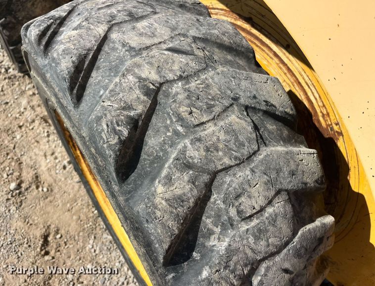 image for item EH2839 Gehl 4840 skid steer loader