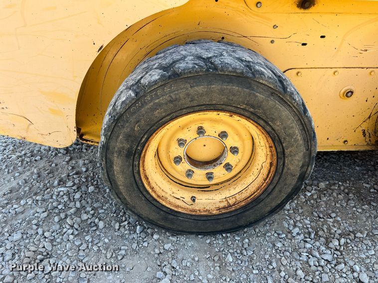 image for item EH2839 Gehl 4840 skid steer loader