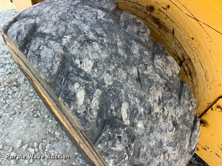 image for item EH2839 Gehl 4840 skid steer loader