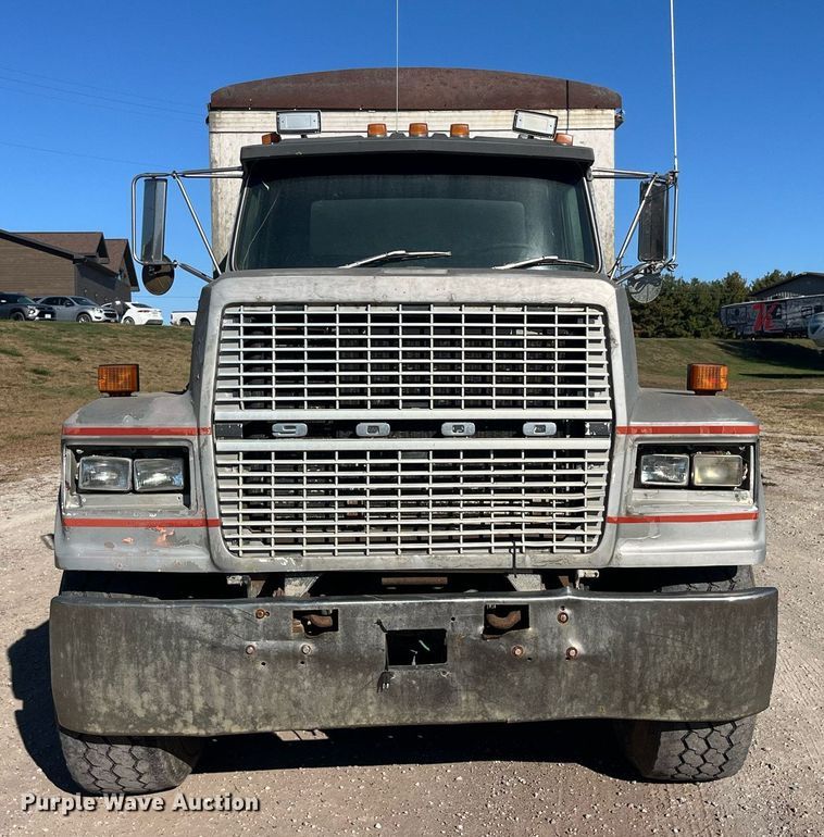 image for item EH2869 1992 Ford LTL9000 dump truck