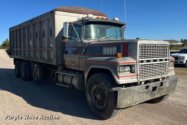 image for item EH2869 1992 Ford LTL9000 dump truck