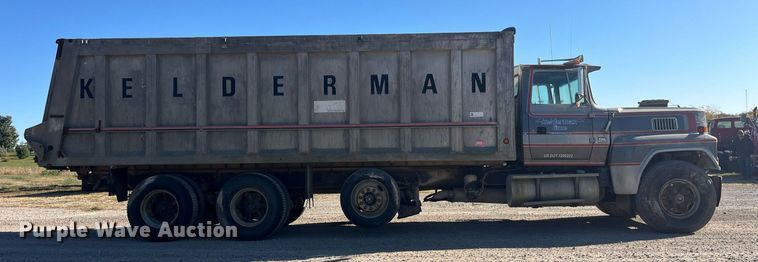 image for item EH2869 1992 Ford LTL9000 dump truck