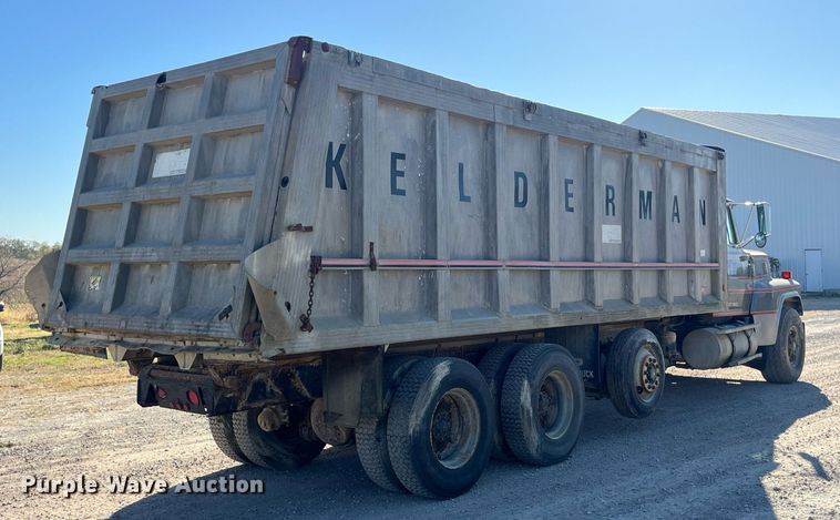 image for item EH2869 1992 Ford LTL9000 dump truck