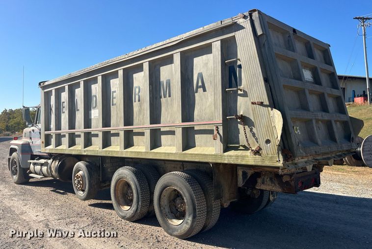 image for item EH2869 1992 Ford LTL9000 dump truck