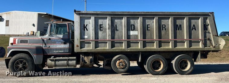 image for item EH2869 1992 Ford LTL9000 dump truck