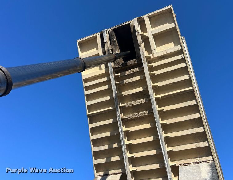 image for item EH2869 1992 Ford LTL9000 dump truck